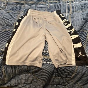 Gray Nike Air Jordan shorts Size Kids Lg